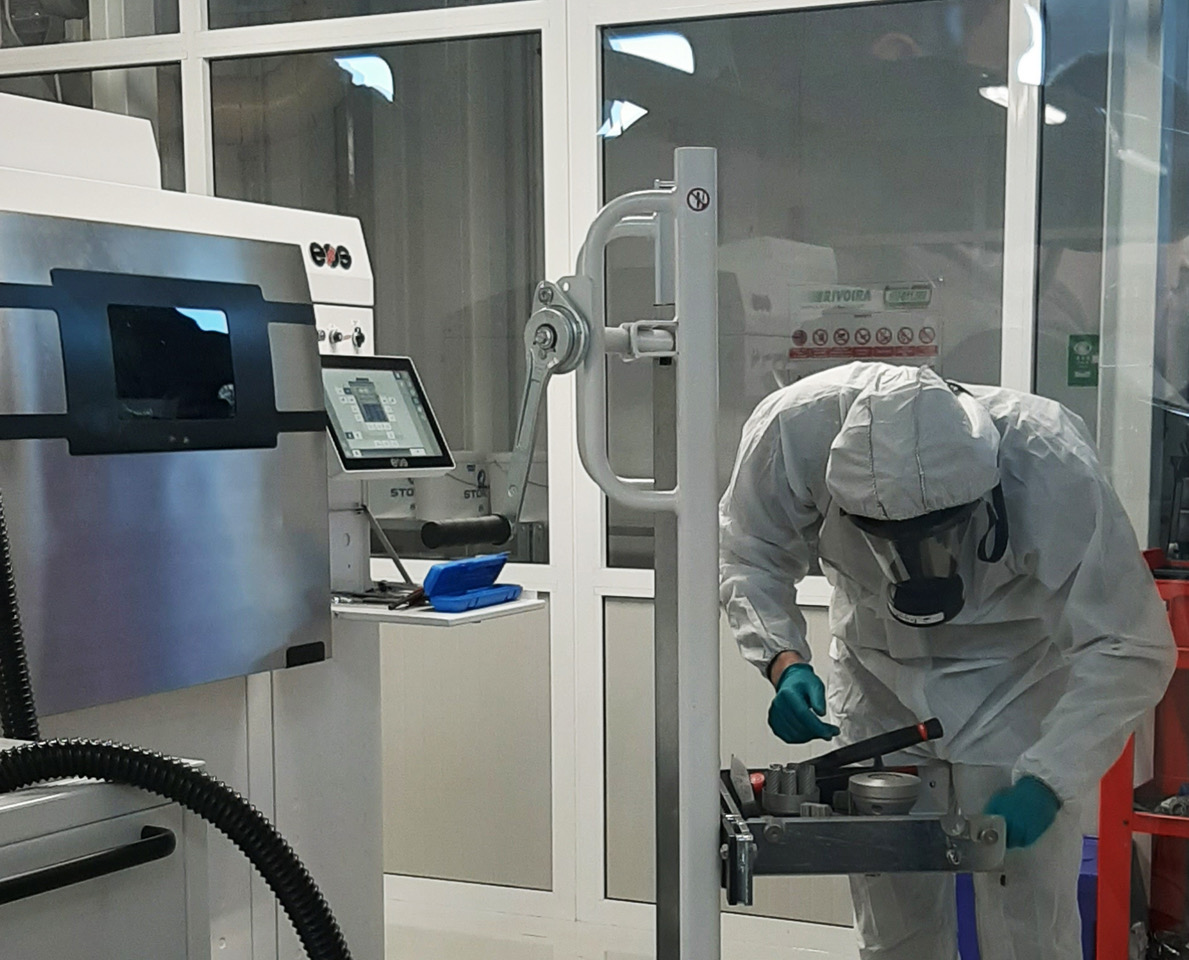 worker in AdditiveFVG, setting up 3D printing